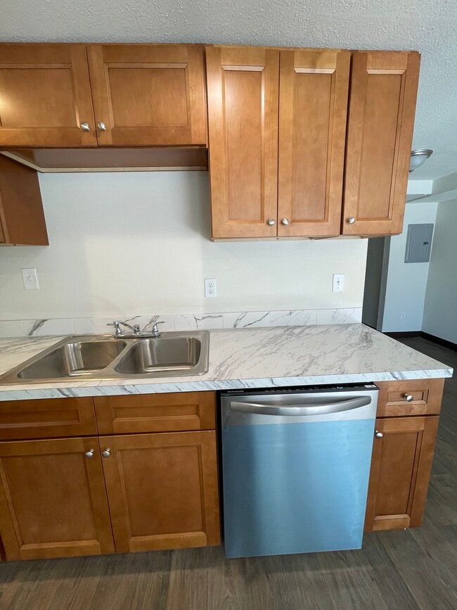 Building Photo - 1805 NE Hillaire Ct