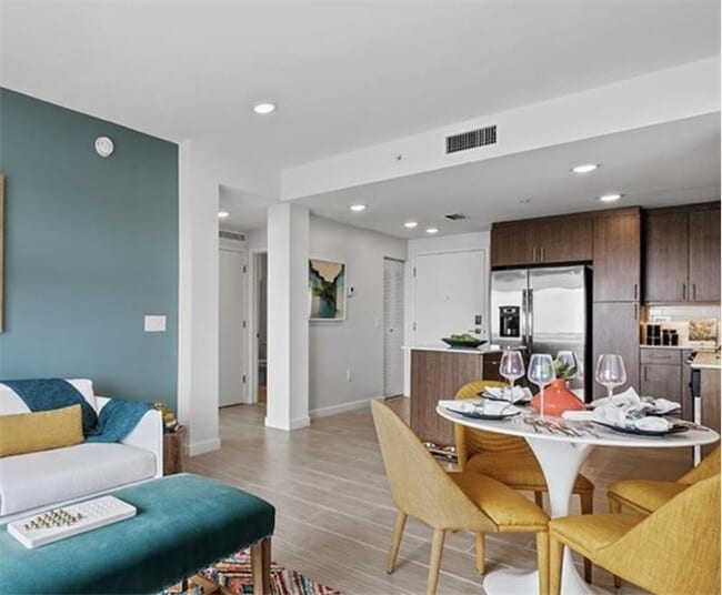 Foto del edificio - 13750 NW 107th Ave