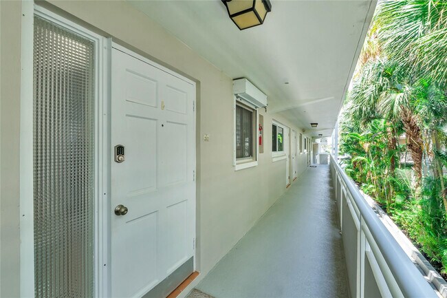 Building Photo - 1198 Hillsboro Mile