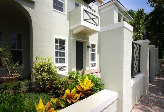 Building Photo - 708 NW 83rd Pl