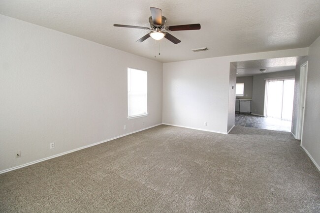 Building Photo - 9 Great Hills Dr