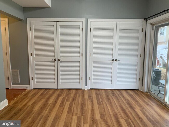 Foto del edificio - 3301 Castle Ridge Cir