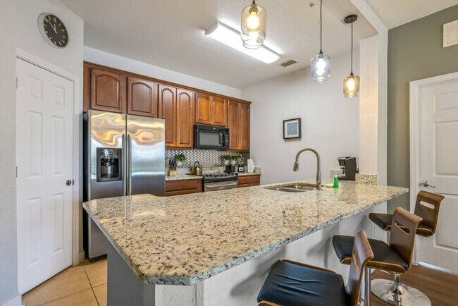 Building Photo - IS1-103 Lakefront unit - Near Major Attrac...
