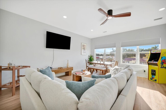 Building Photo - 4120 W North A St