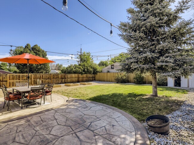 Foto del edificio - 2450 Poplar St