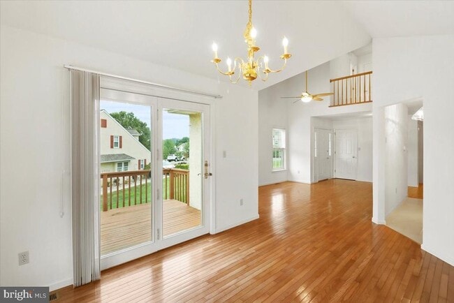 Building Photo - 10 Stable Dr