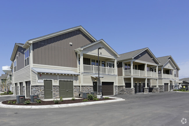 Front Exterior - Springs At Cobblestone Lake