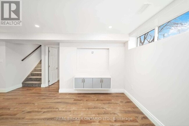 Building Photo - 553 Finucane St