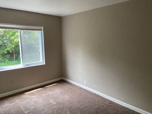 Master bedroom - 530 Hadley Ave