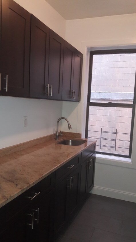 Primary Photo - 1469 5th Ave