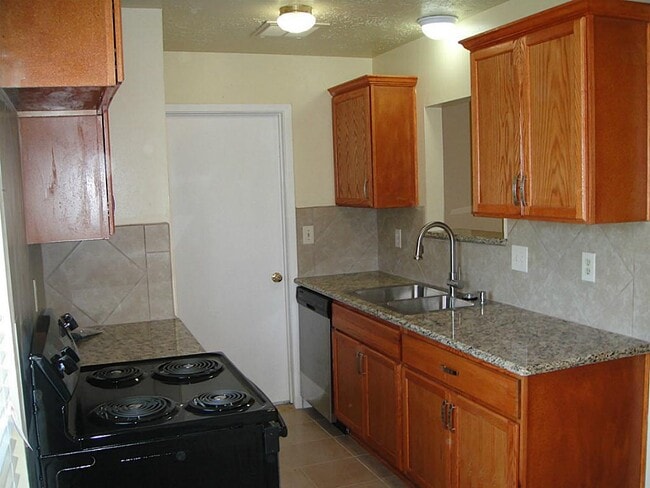 Building Photo - 11942 Flushing Meadows Dr