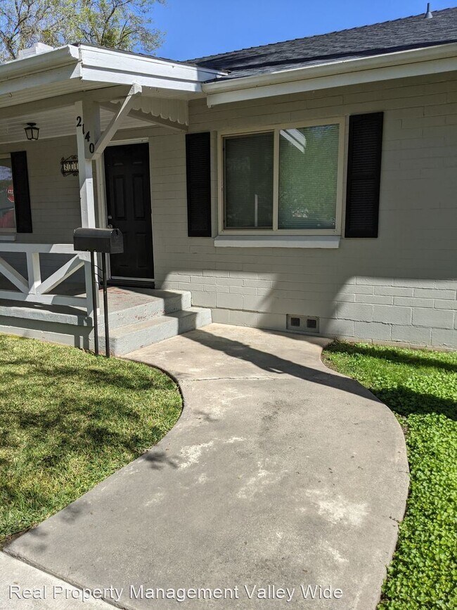 Foto del edificio - 3 br, 2 bath House - 2140 T Street