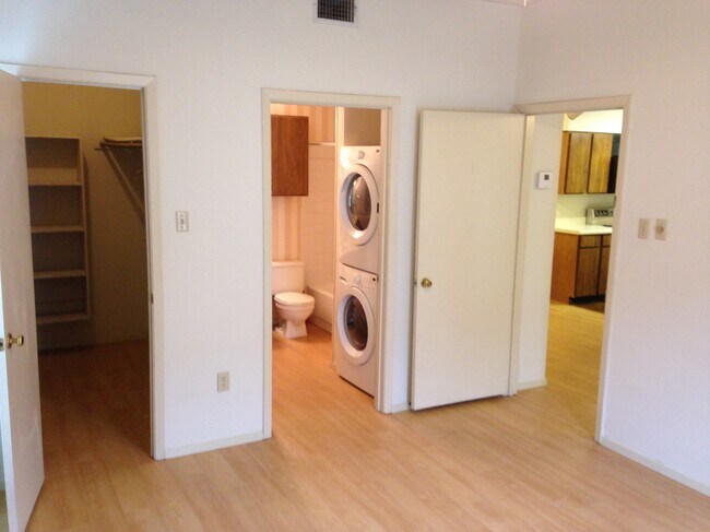 Bedroom - 114 E 31st St