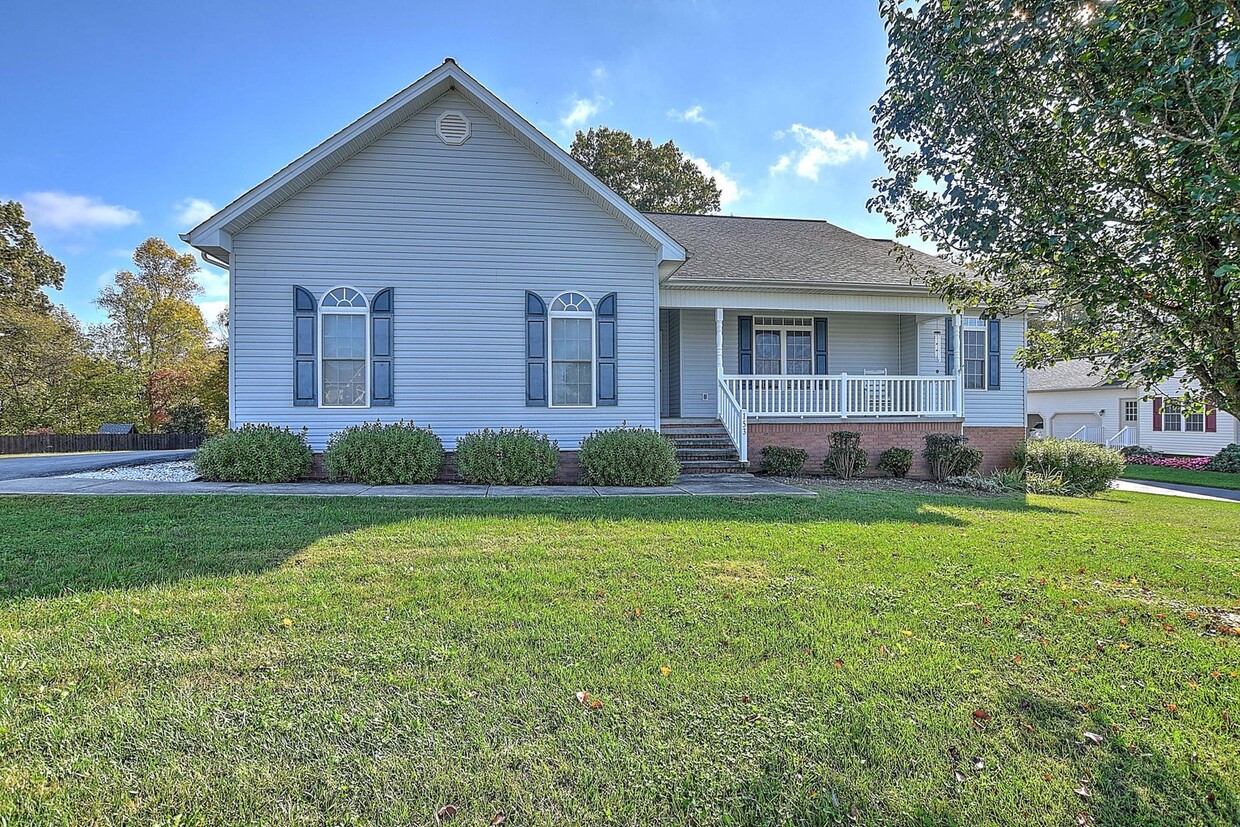 Primary Photo - 153 Sugar Plum Ln