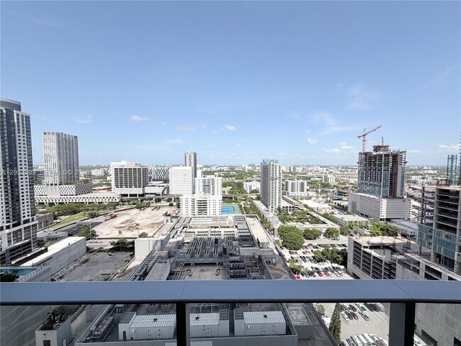 Foto del edificio - 851 NE 1st Ave