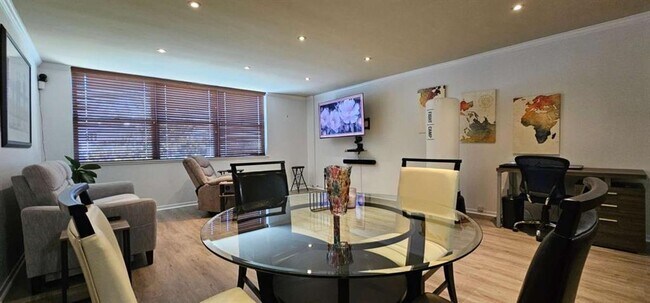 Foto del edificio - 2965 Pharr Ct S Northwest