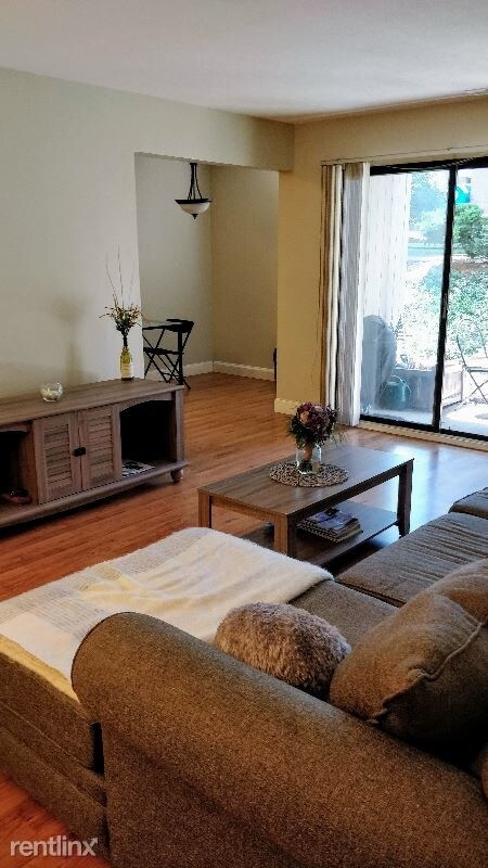 Building Photo - 1 br, 1 bath Condo - 10 A Shrewsbury green dr