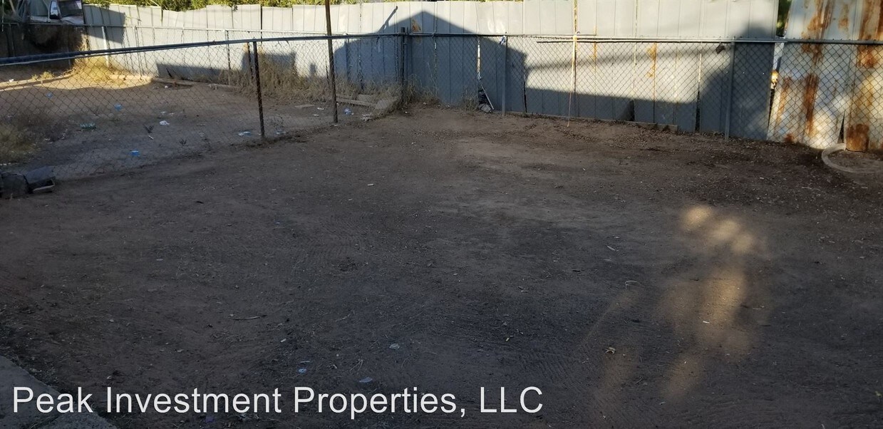 Foto del edificio - 5611 W Gardenia Ave