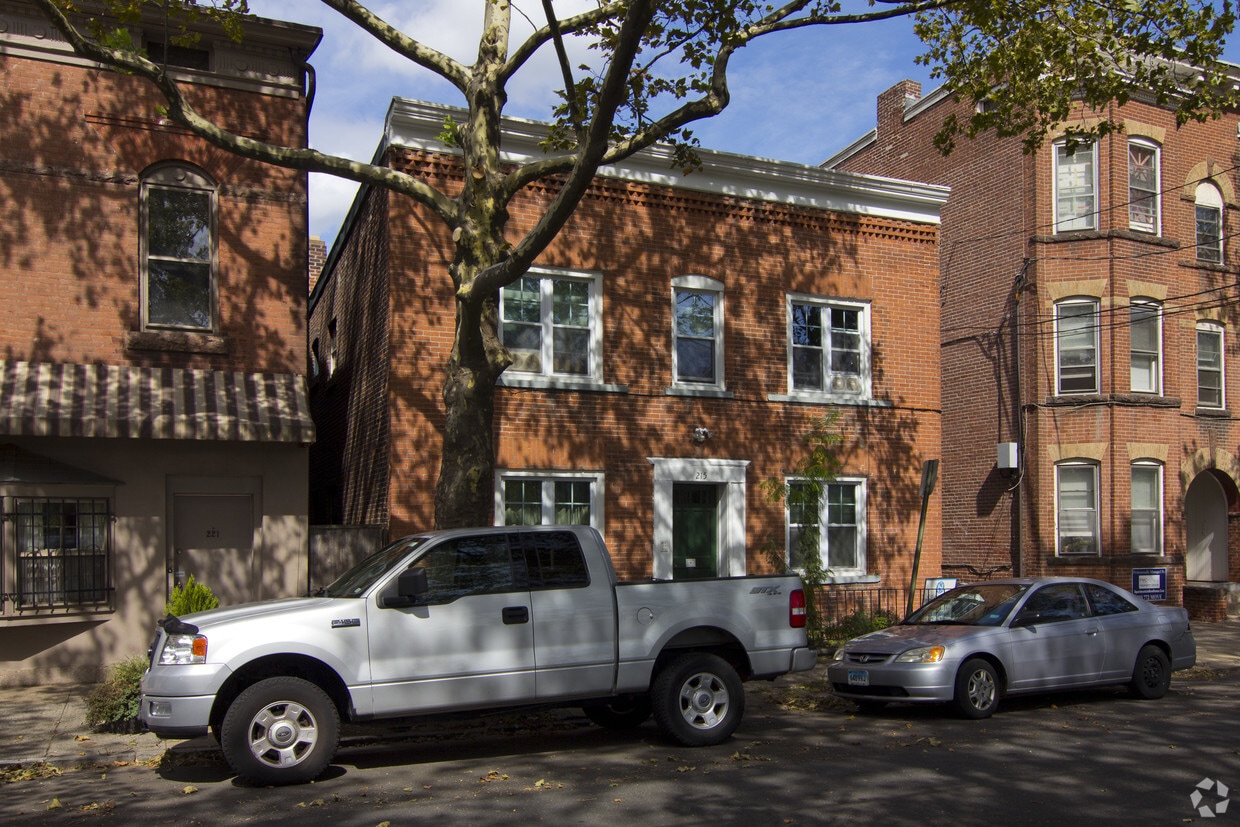 Building Photo - 215 Greene St