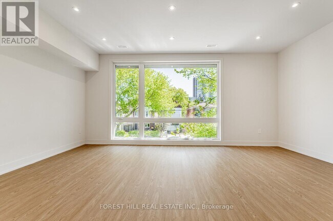 Building Photo - 124 Kenwood Ave