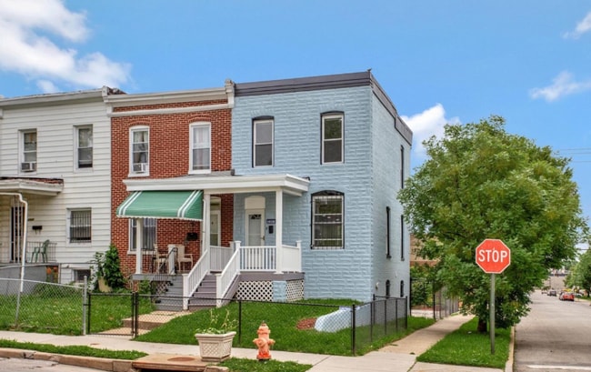 Building Photo - 2201 N Pulaski St