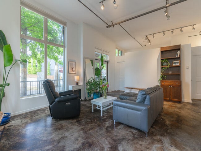 Building Photo - 555 Franklyn St