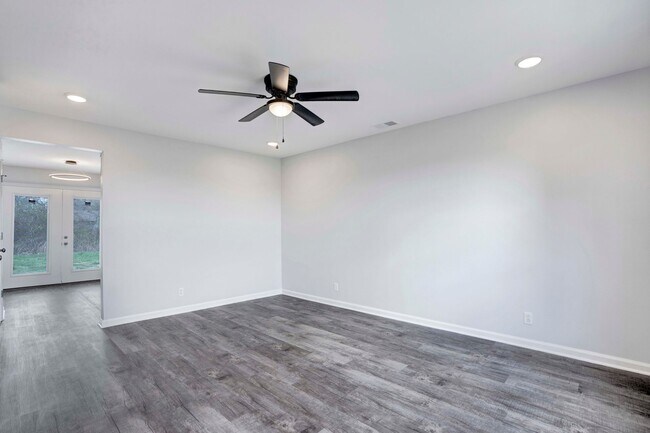 Foto del edificio - 1108 Pembroke Oak Grove Rd