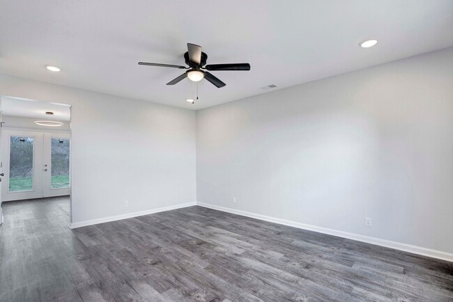 Building Photo - 1108 Pembroke Oak Grove Rd