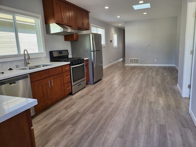 Foto del edificio - Fully Remodel the entire house with 3 bedr...