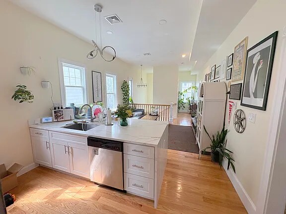 Building Photo - 32 Putnam Ave