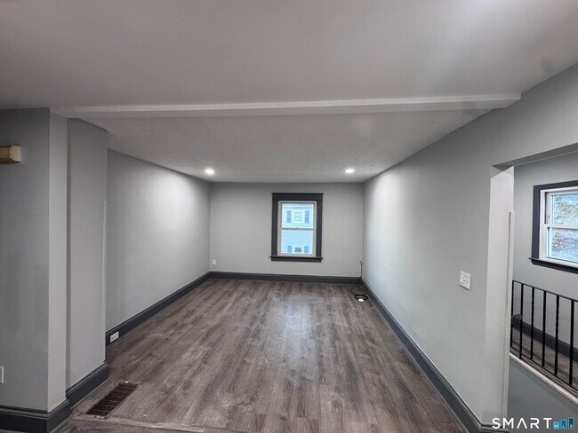 Building Photo - 95 New Canaan Ave