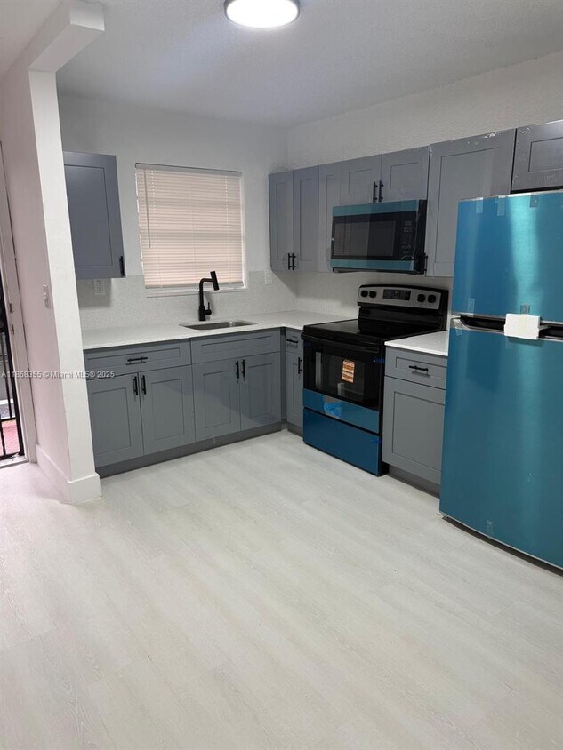 Foto principal - 1000 W 28th St
