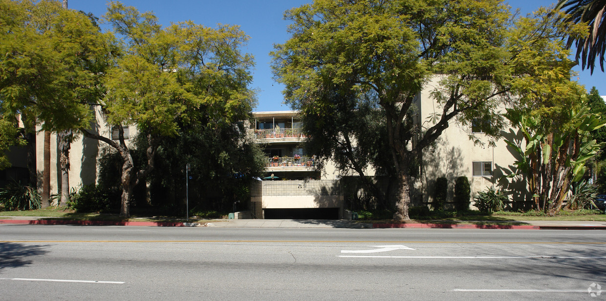 Primary Photo - Euclid Place Apartments