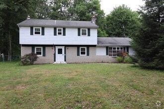 Building Photo - 8 Sweet Brier Dr