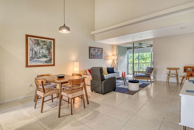 Foto del edificio - Spacious 3 bedroom, 2 bath condo with a lake view in Palmer Ranch