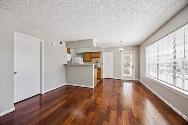 Building Photo - 2750 Holly Hall St