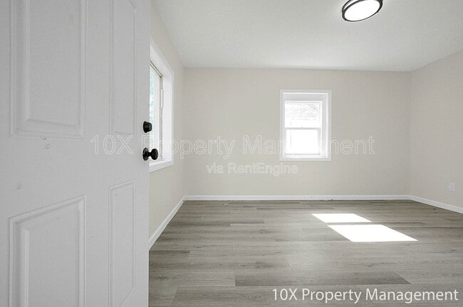 Building Photo - 683 S Wheatland Ave