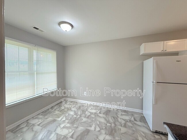Foto del edificio - 5503 Windy Valley Dr