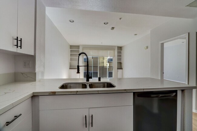 Interior Photo - 2820 Sawtelle Blvd