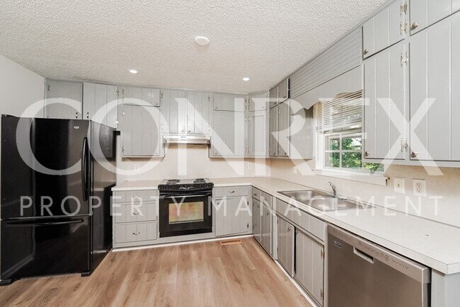 Foto del edificio - Upgraded 4 Bedroom!