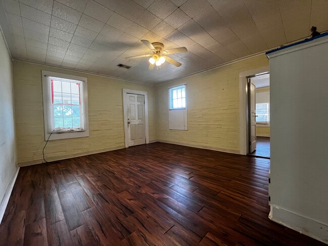 Foto del edificio - 305 Lawrence St