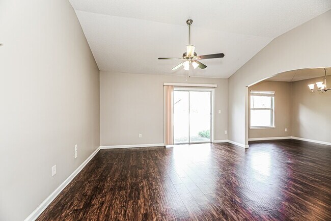 Building Photo - 2391 Creekfront Dr