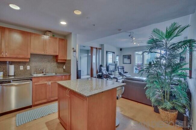 Foto del edificio - 1240 India St