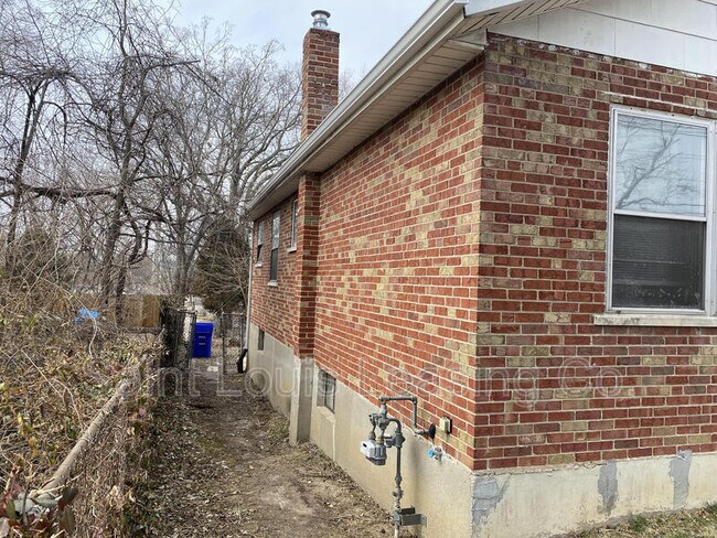 Building Photo - 1163 Sutter Ave