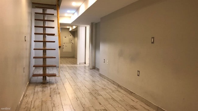 Building Photo - 143 Bleecker St