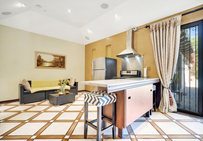 Foto del edificio - 44 Hackamore Ln