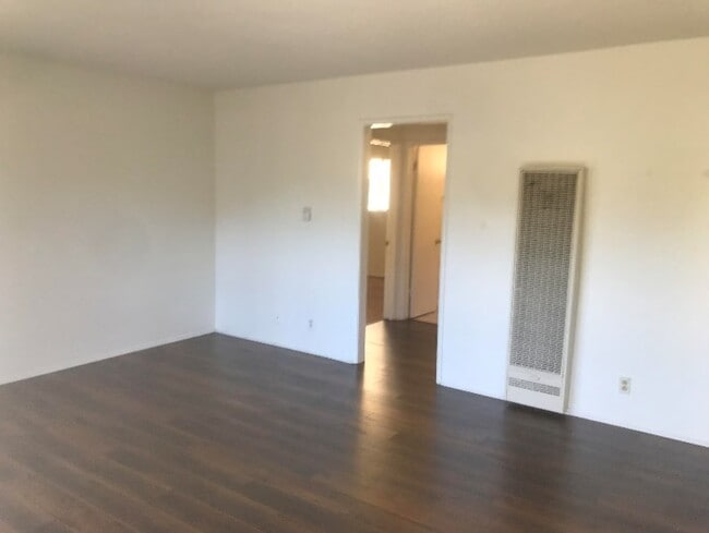 Building Photo - 25042 Oak St