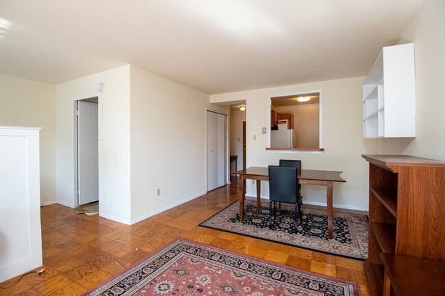 Foto del edificio - 730 24th St NW