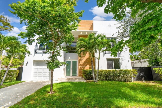 Building Photo - 2510 SW 2nd Ave