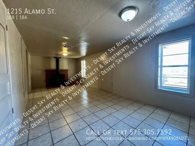 Building Photo - 1215 Alamo St